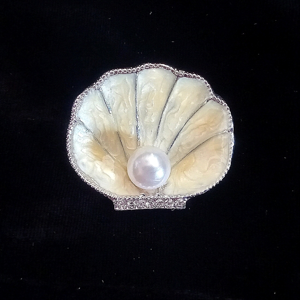 Elegant Silver and Cream Shell Brooch with Pearl Accent